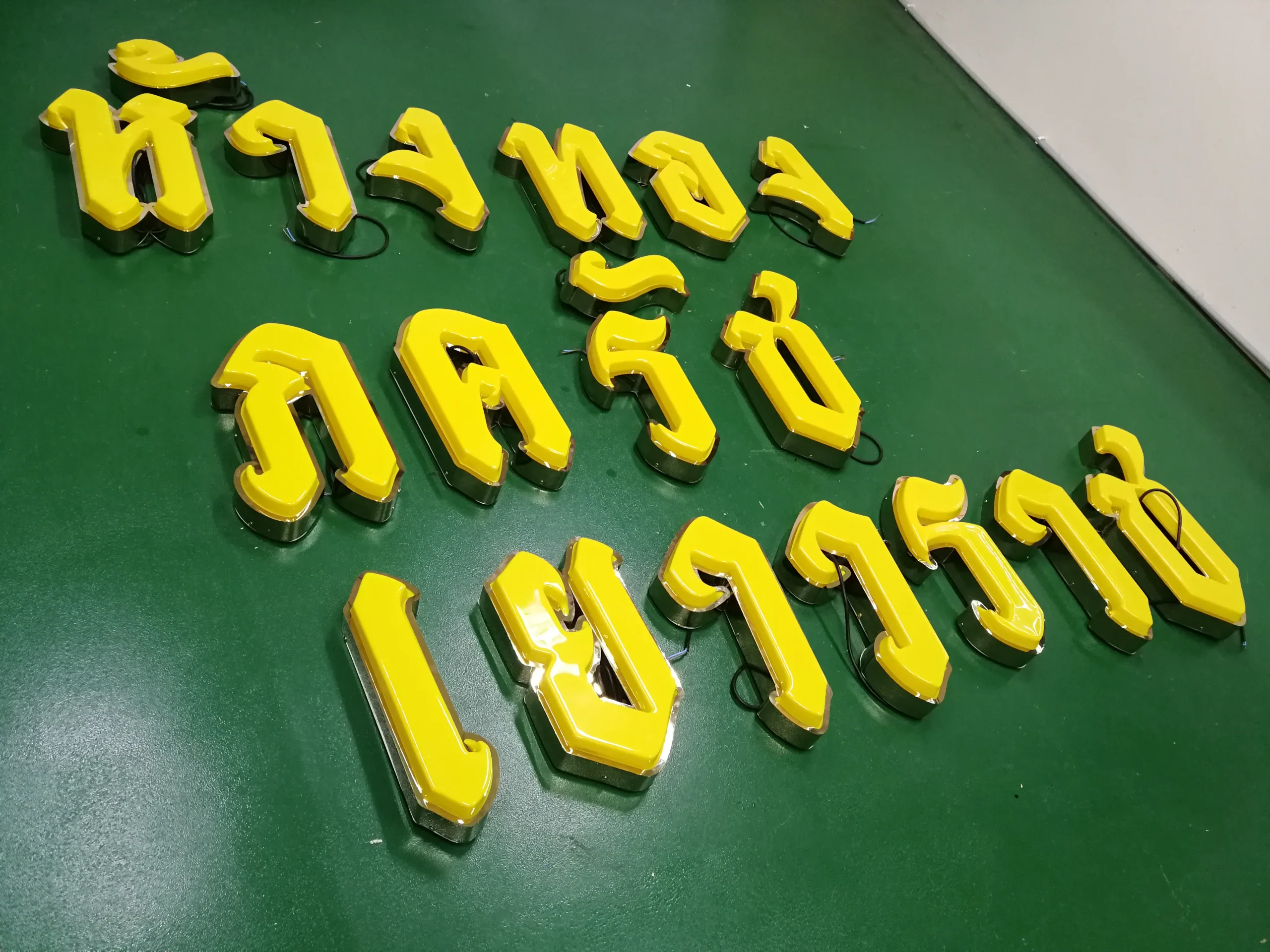 ตัวอย่างผลงานป้ายตัวอักษรไฟออกหน้า