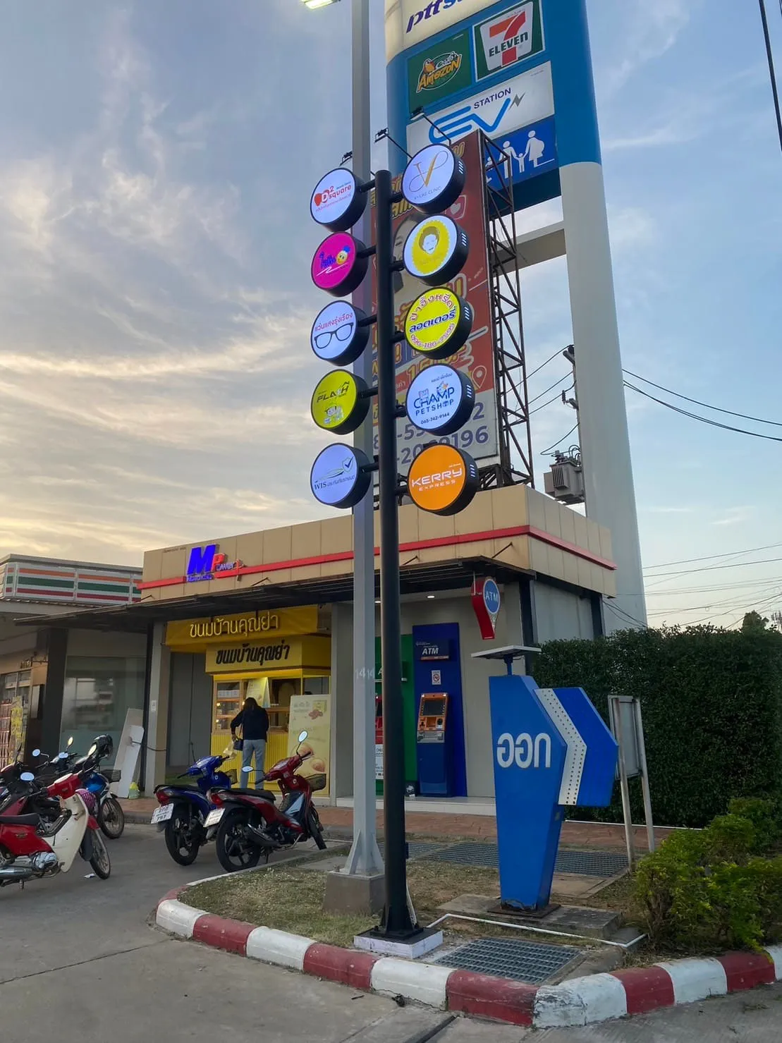 ตัวอย่างผลงานป้ายเสาไฟส่องสว่าง