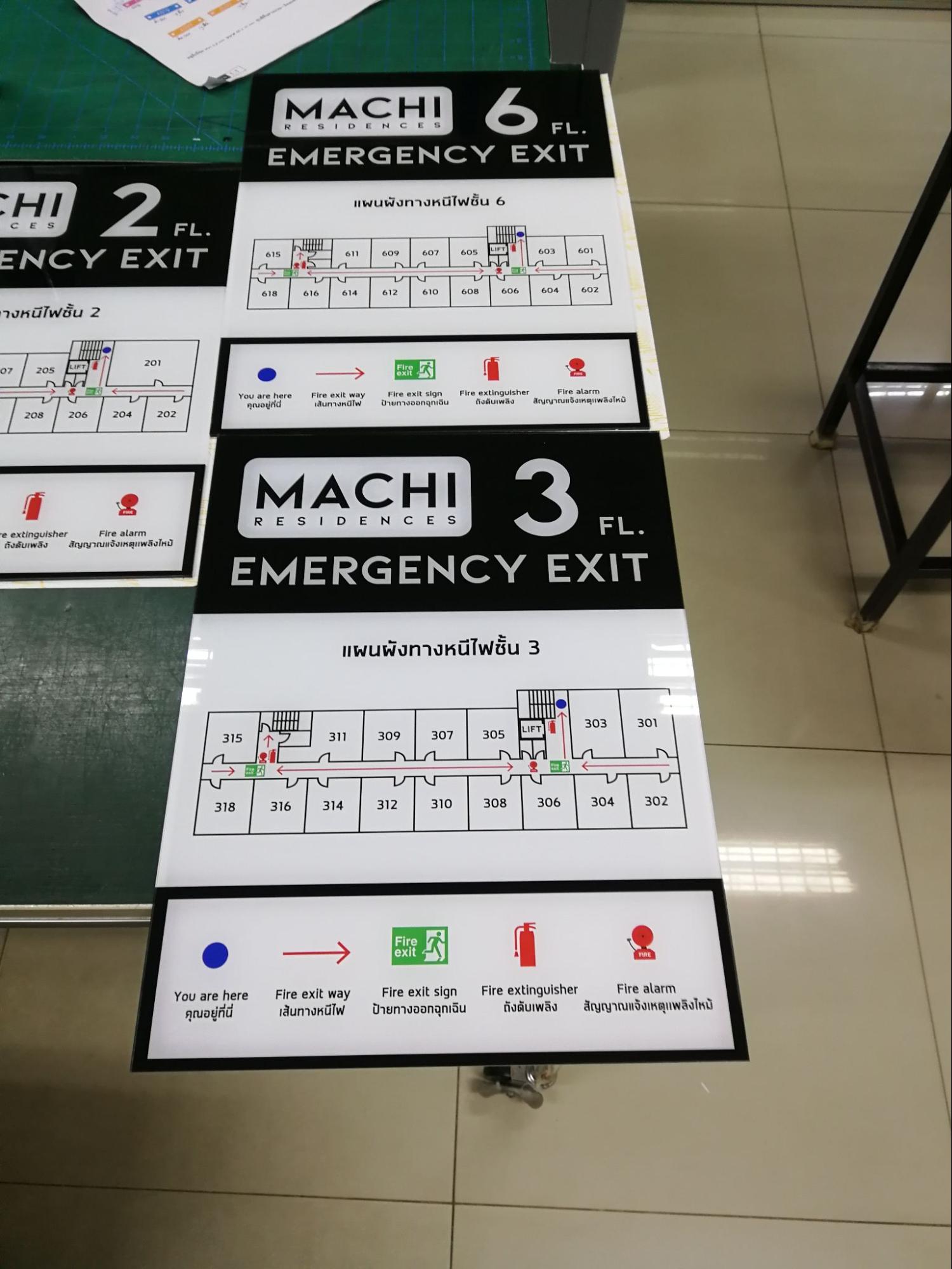 ป้ายแผนผังหนีไฟคอนโด MACHI Residences หลายชั้น แสดงผังห้องพักและเส้นทางหนีไฟ