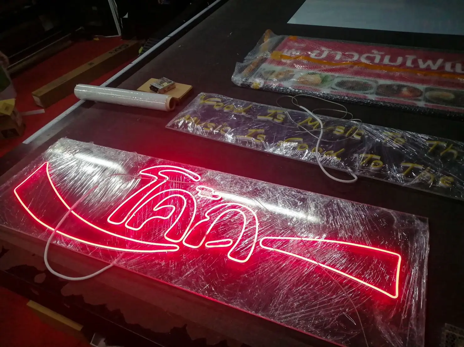 ป้ายร้านบาร์ & ผับ สถานบันเทิง
